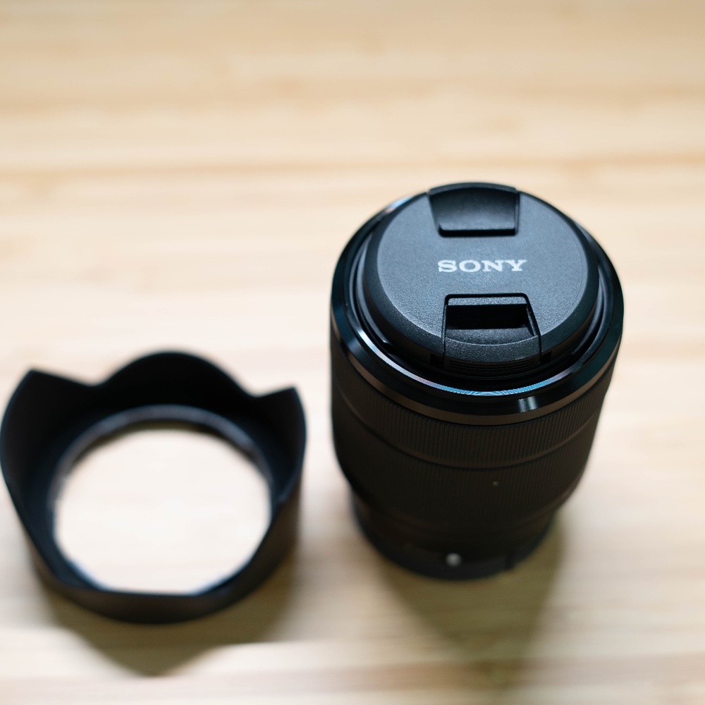 Sony FE 28-70mm F3.5-5.6 OSS E-mount Camera Lens with Hood Brand New.